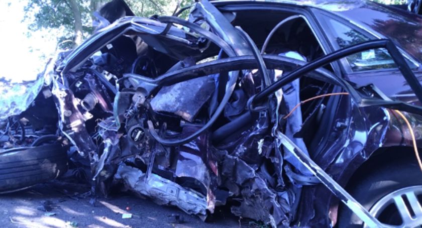 Rozbił auto na drzewie oszukując przeznaczenie