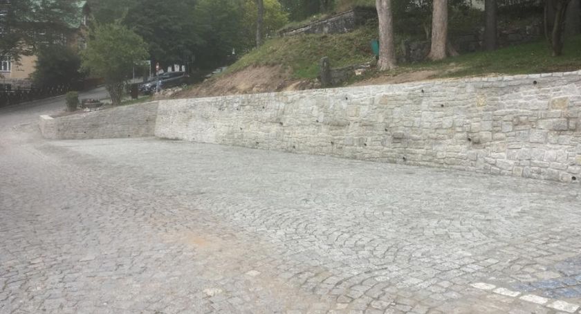 Nowe miejsca parkingowe pod Urzędem Miasta