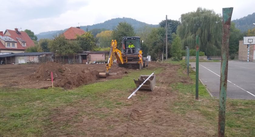 W Piechowicach powstaje nowe boisko