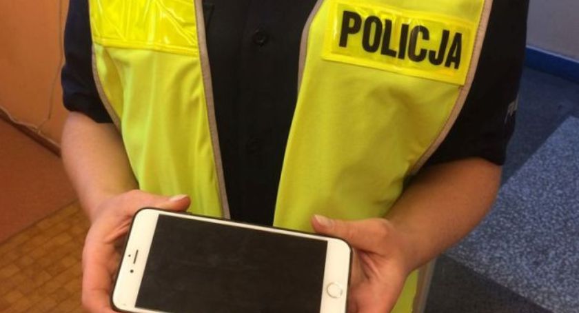 Policjanci zatrzymali mężczyznę podejrzanego  o kradzież telefonu.
