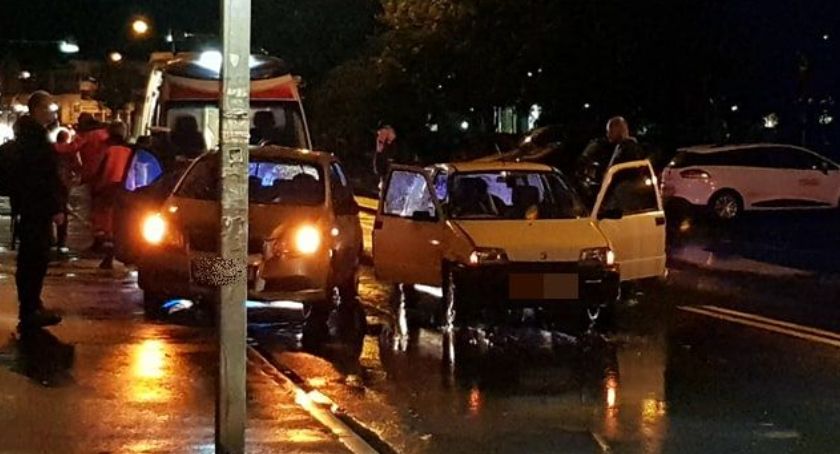 Zderzenie trzech samochodów na Różyckiego