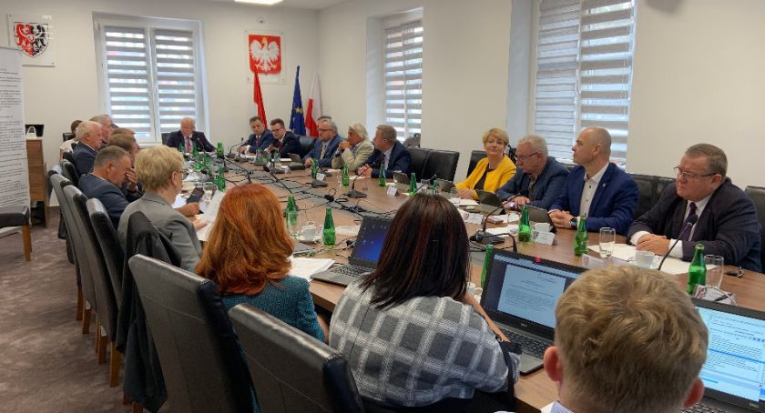 Powiat Karkonoski zamiast jeleniogórskiego? Radni podjęli uchwałę