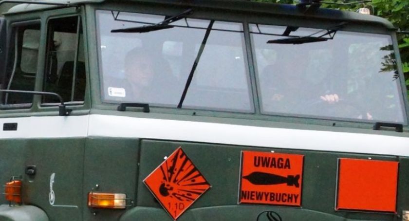 Znalazł niewybuch i ukrył go w krzakach przy budynku wielorodzinnym