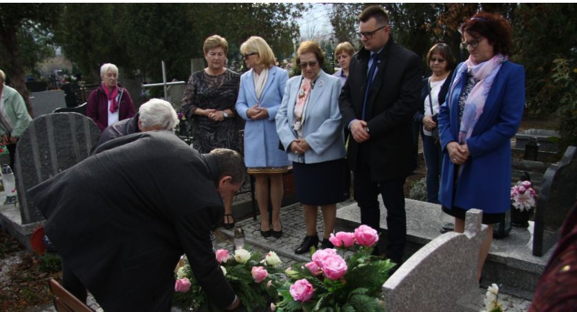 Odrestaurowano pomnik pierwszej podgórzyńskiej nauczycielki