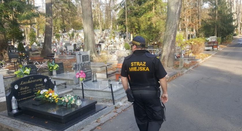 Działania Straży Miejskiej i organizacja ruchu na cmentarzach 