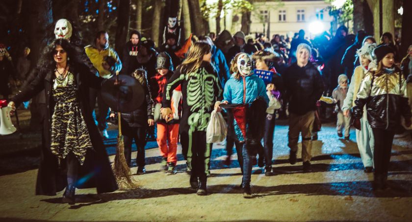 Setka osób ruszyła w V Mrocznym Pochodzie Halloween`owym