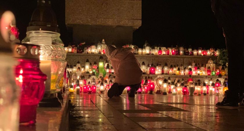 Wszystkich Świętych - tłumy na cmentarzach w Jeleniej Górze