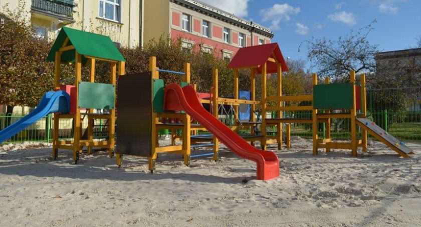 Nowy plac zabaw w Jeleniej Górze oddany do użytku