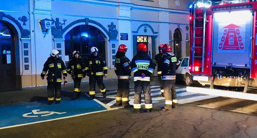 Czyścił piec, sąsiedzi wezwali straż pożarną