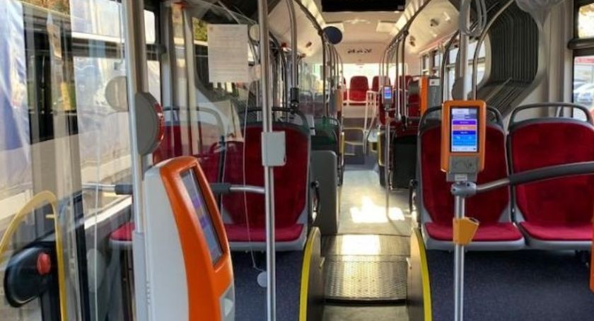 Kierowca nie wpuścił do autobusu mężczyzny w brudnym, roboczym ubraniu