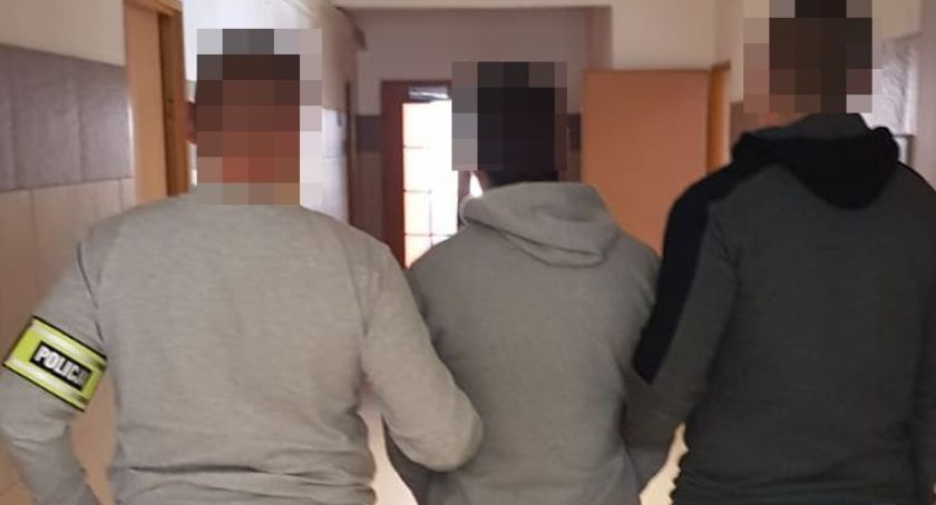 Policjanci w czasie wolnym od pracy zatrzymali poszukiwanego