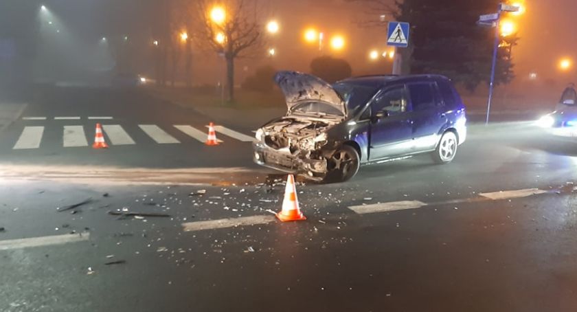 Zderzenie na skrzyżowaniu Sudeckiej i Staffa