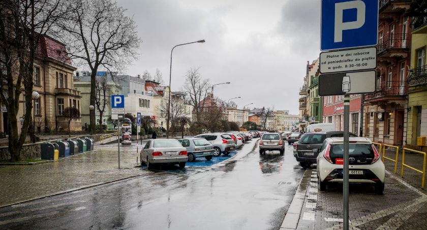 Będą kolejne zmiany w parkowaniu na ul. Bankowej w Jeleniej Górze