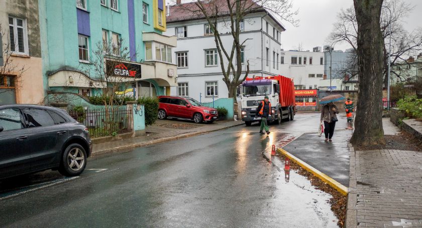 Wstydliwa wysepka zniknie z ul. Armii Krajowej?