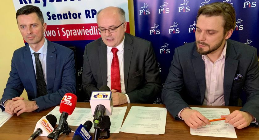 Jelenia Góra się nie rozwija! - politycy PIS podsumowali rok rządów Jerzego Łużniaka