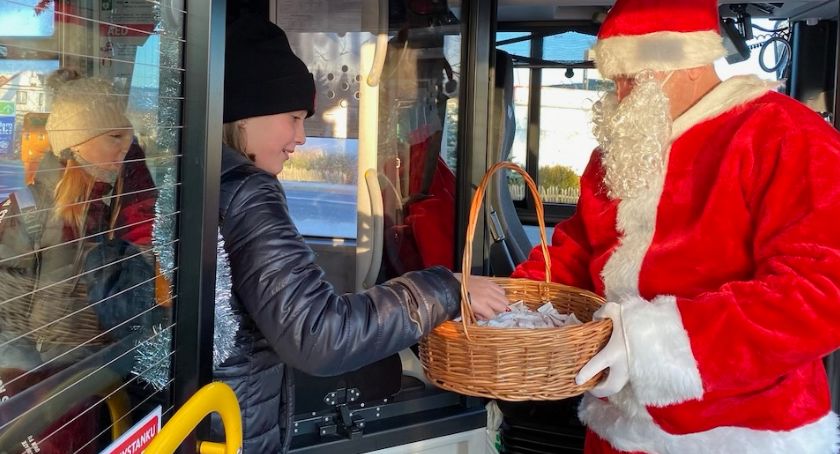 Mikołaj prowadzi jeden z autobusów MZK!