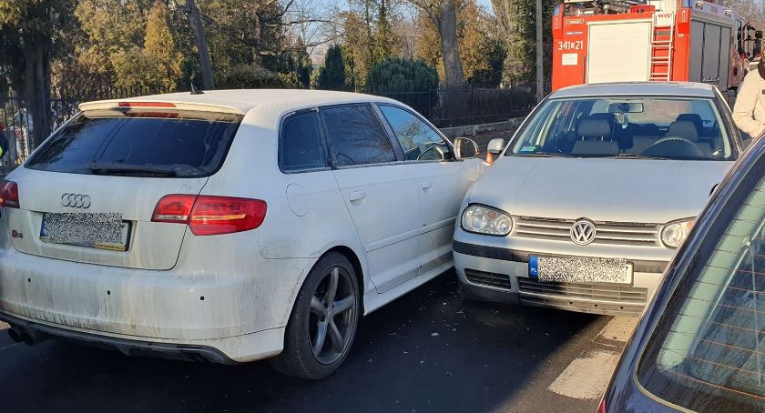 Zderzenie na ulicy Marcinkowskiego. Kierująca volkswagenem zjechała na przeciwległy pas.