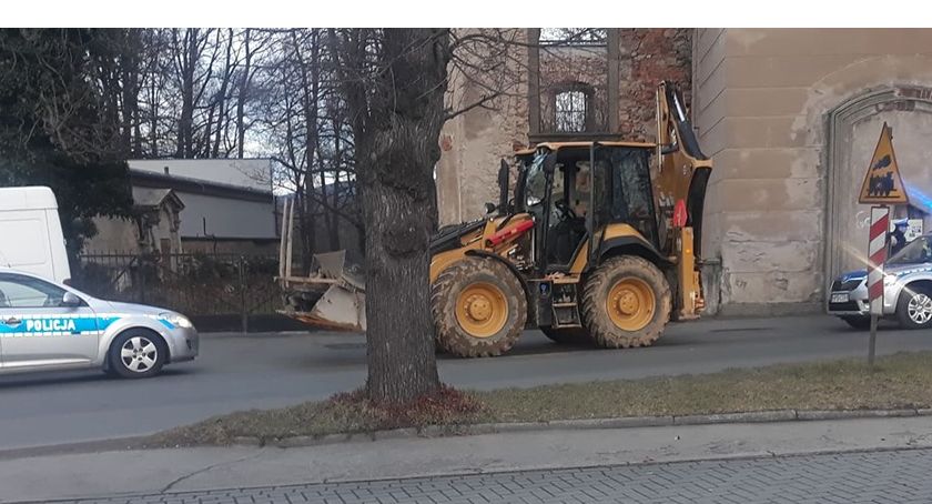 Policyjny pościg za koparką