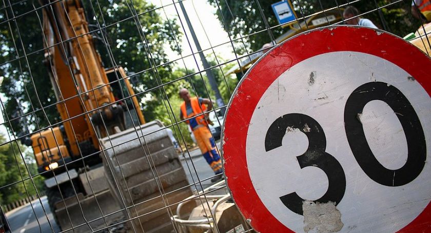 Trwa wymiana oświetlenia. Będą kolejne przetargi na roboty drogowe.