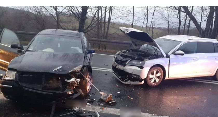 Zderzenie samochodów osobowych pod Mysłowem. Jedna osoba poszkodowana.