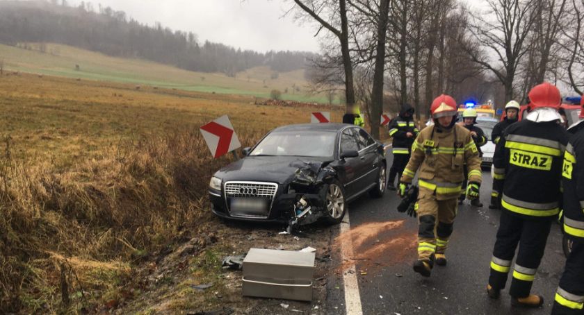 Wzmożony ruch na drogach. Dochodzi do wypadków.