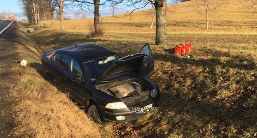 Kierowca zasłabł, auto wjechało do rowu