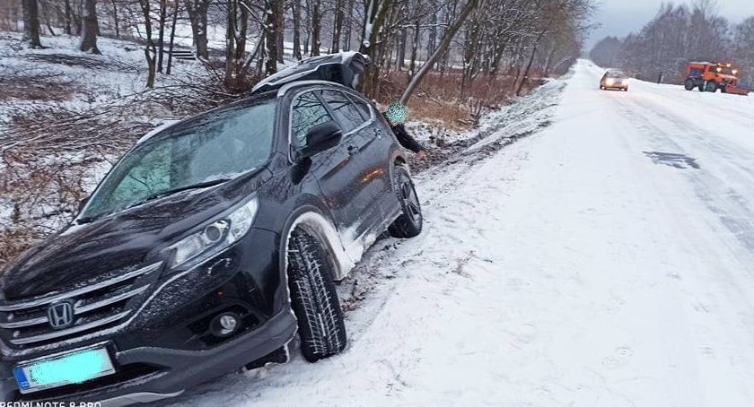 Ślisko na drogach w regionie