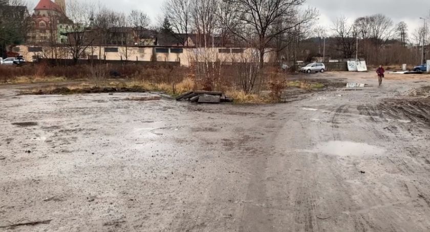 Trwa remont ul. Kostiala. Będzie nowy parking.