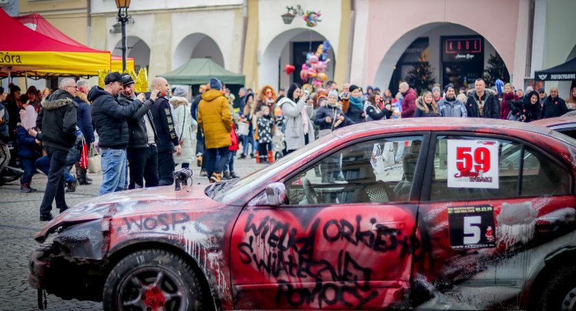 Trwa 28 finał WOŚP w Jeleniej Górze. Pikniki na poligonie i Placu Ratuszowym.