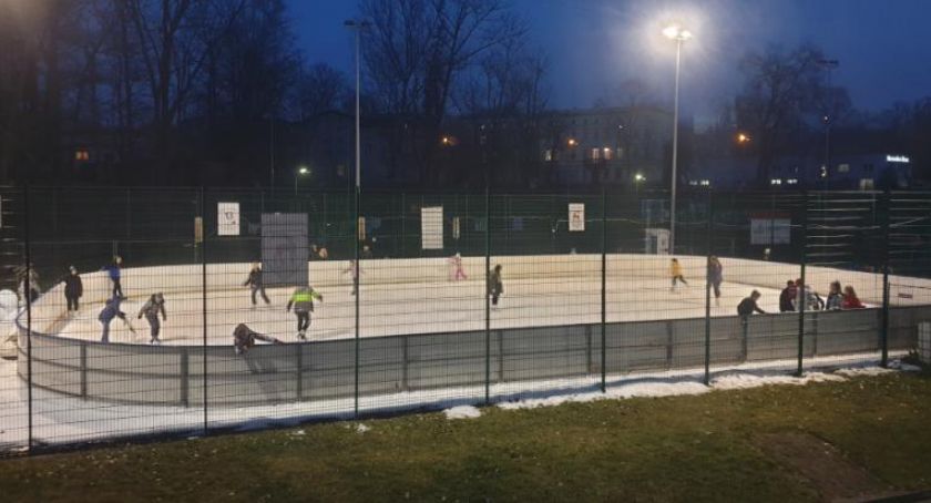 Jelenia Góra : Zimy nie ma ale działają lodowiska