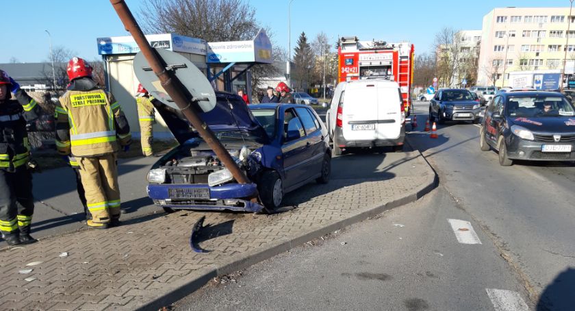 Pościg ulicami Jeleniej Góry. Kierowca porzucił samochód i uciekał pieszo