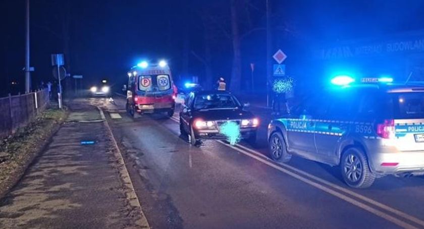 Potrącenie w Mysłakowicach. Pieszy ma połamane nogi.