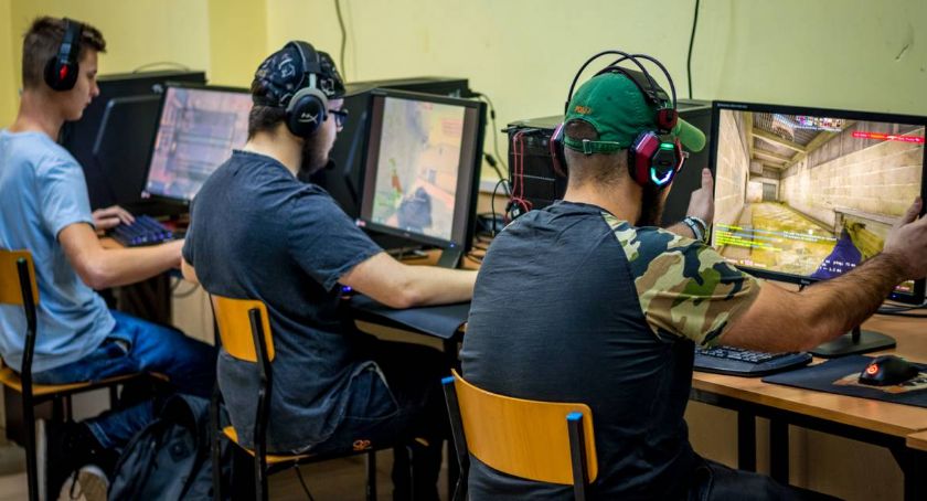 Turniej gier komputerowych CS:GO + LOL  w Zespole Szkół Technicznych i Licealnych w Piechowicach