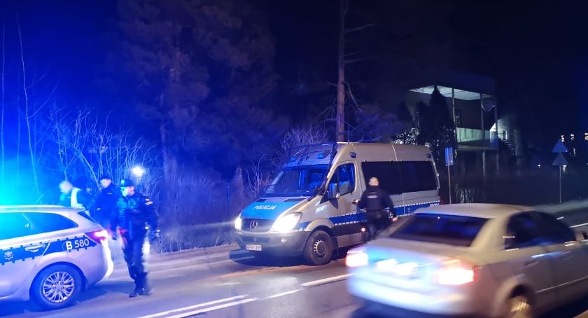 Agresywny klient groził siekierą obsłudze sklepu