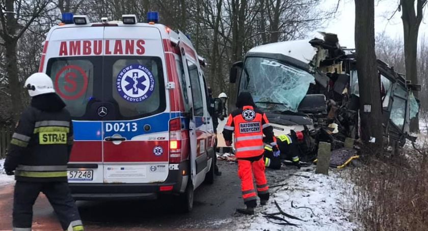 Wypadek autobusu pod Kamienną Górą. Sześć osób rannych.