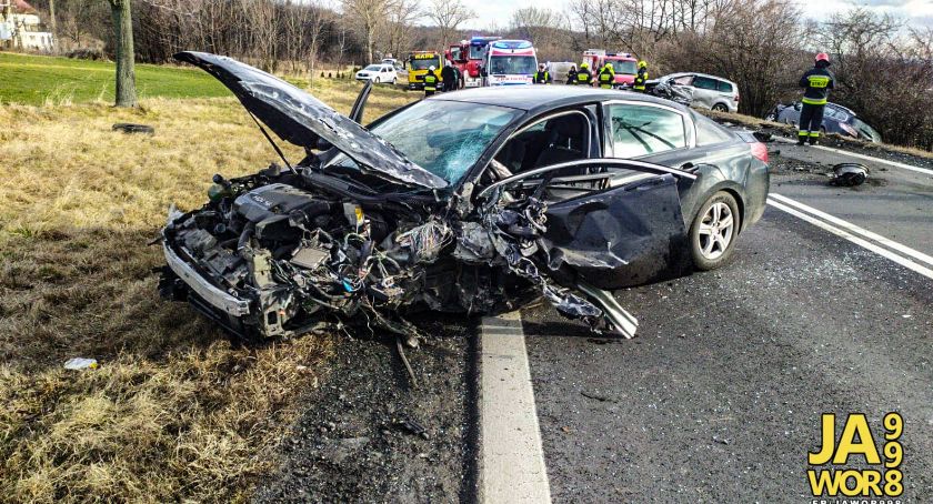 Wypadek na DK3. Osiem osób poszkodowanych.