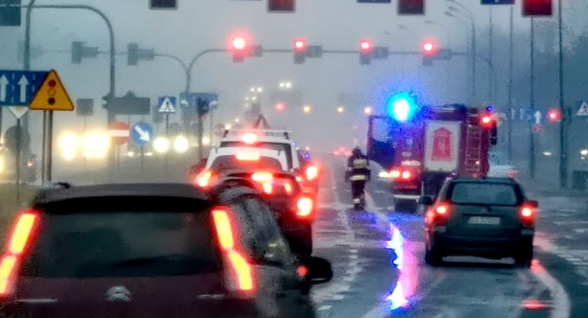 Plama oleju ciągnęła się przez pół miasta
