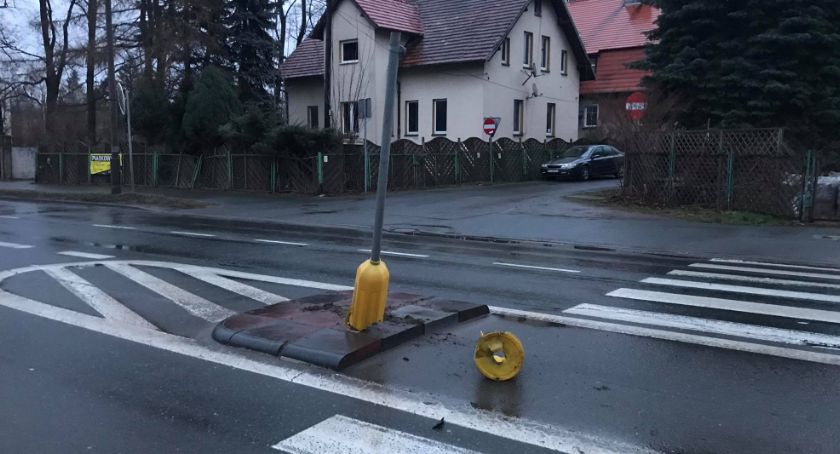 Uszkodzone znaki na ul. Wolności