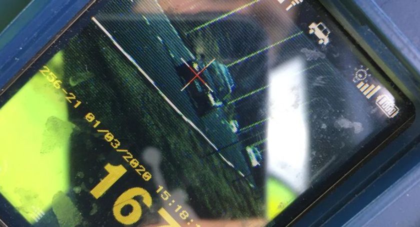 20-latek pędził w mieście z prędkością 167 km na godzinę! Stracił prawo jazdy.