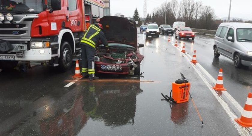 Wypadek na Wolności. Busem zajechał drogę.