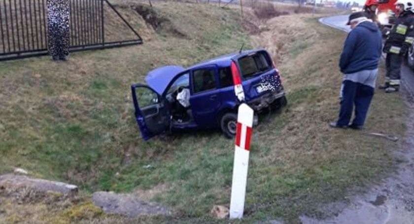 Zderzenie trzech aut w Mysłakowicach. Jedna osoba poszkodowana.
