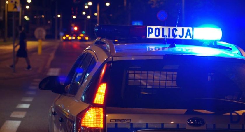 Pod wpływem alkoholu i narkotyków uciekał przed policją. Uderzył w inny pojazd.