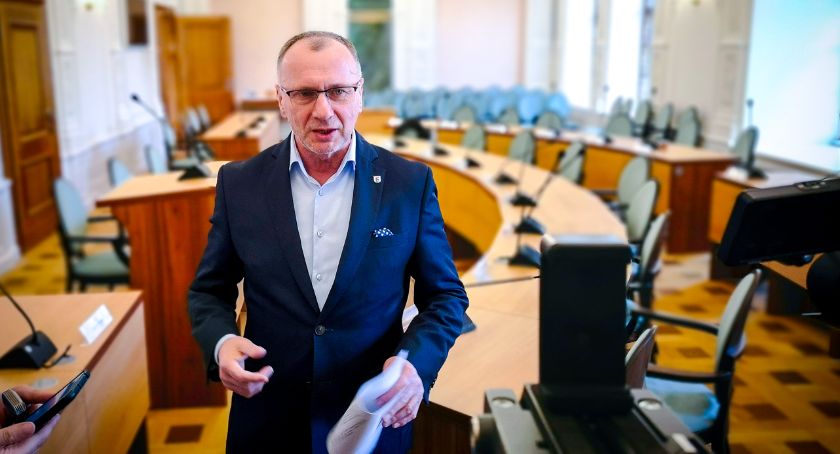 W Jeleniej Górze wprowadzono dodatkowe środki ostrożności. Prezydent apeluje.