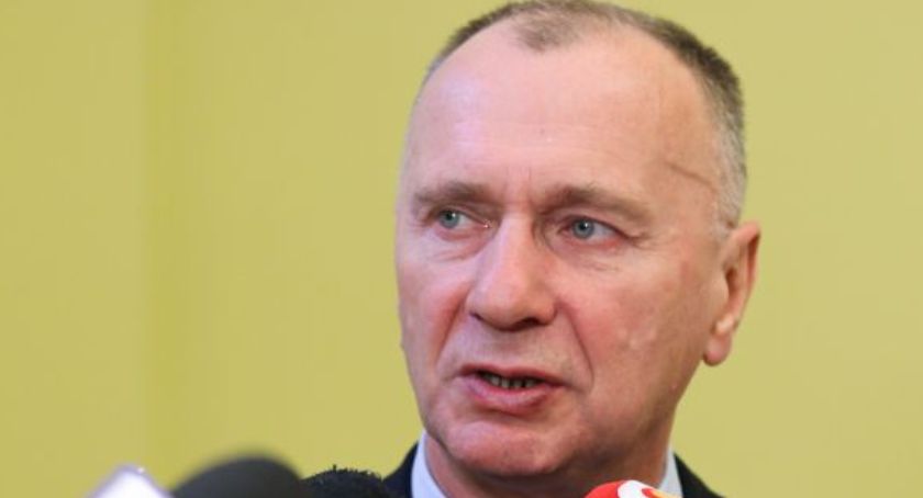 Prezydent Jerzy Łużniak apeluje do uczniów.
