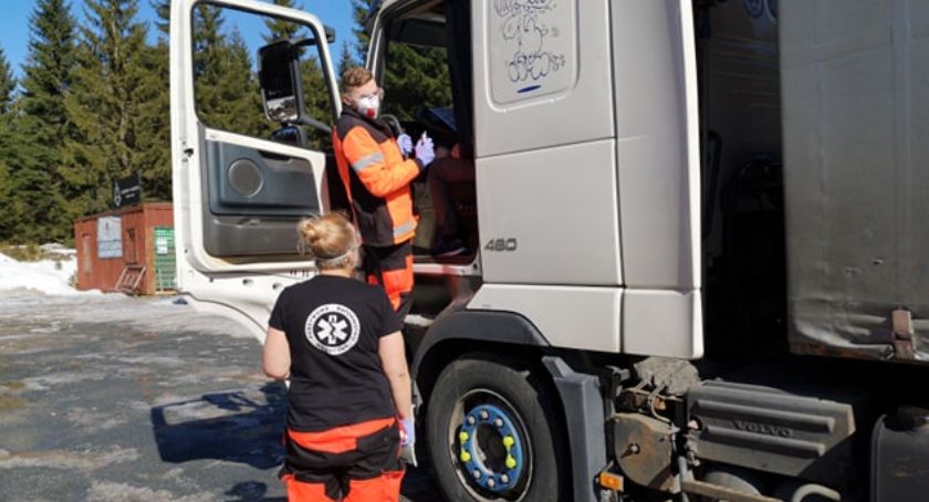 Kontrola graniczna w Jakuszycach. Jedziesz na zakupy do Czech? Wrócisz na kwarantannę.