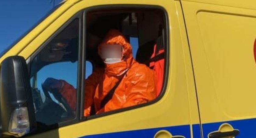 Zespół Pogotowia Ratunkowego z Jeleniej Góry na kwarantannie. Przez kłamstwo wzywających...