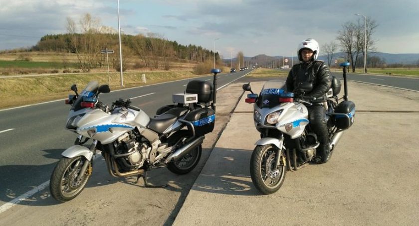 Policjanci jeleniogórskiej drogówki na motocyklach rozpoczęli sezon.