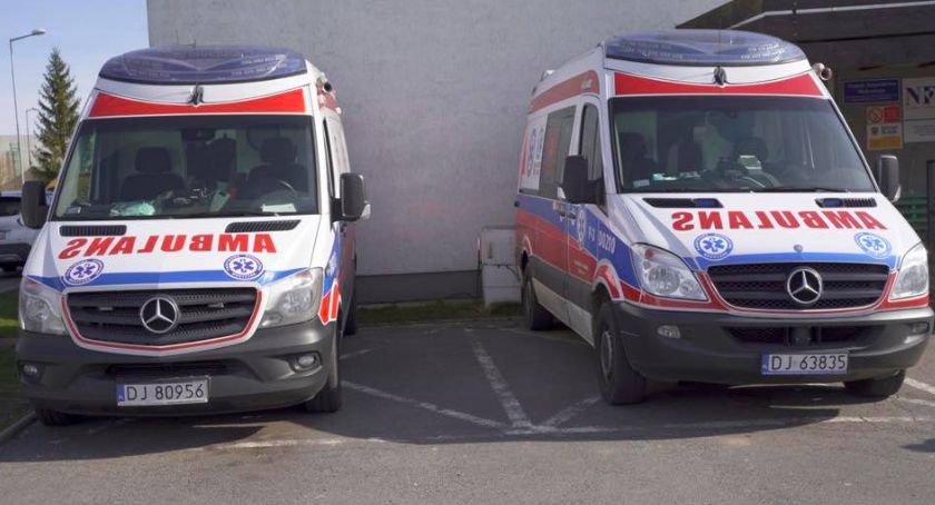 Radni powiatu jeleniogórskiego przekazują diety na walkę z koronawirusem