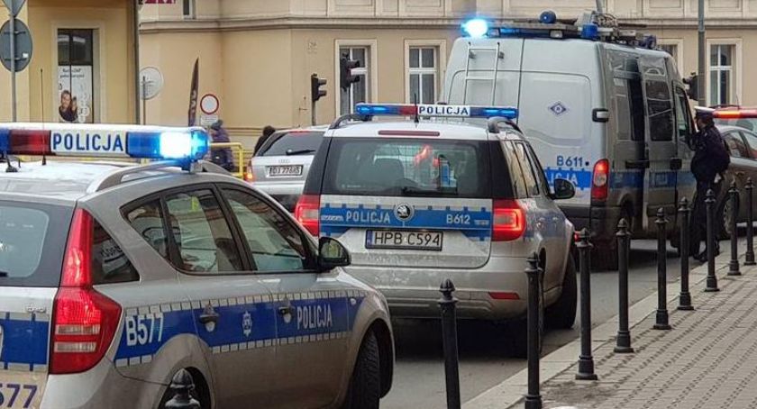 Ograniczenia w przemieszczaniu się - kto i jak to kontroluje?