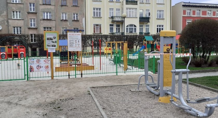 Zamknięte siłownie zewnętrzne i place zabaw